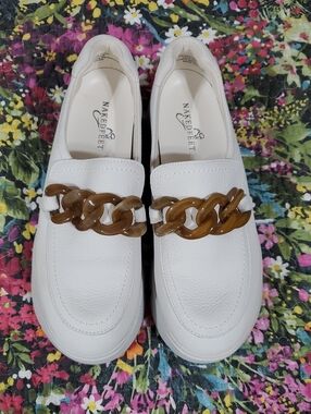 like new!!!  NAKED FEET "princeton" leather platform slip-on loafers women's 9